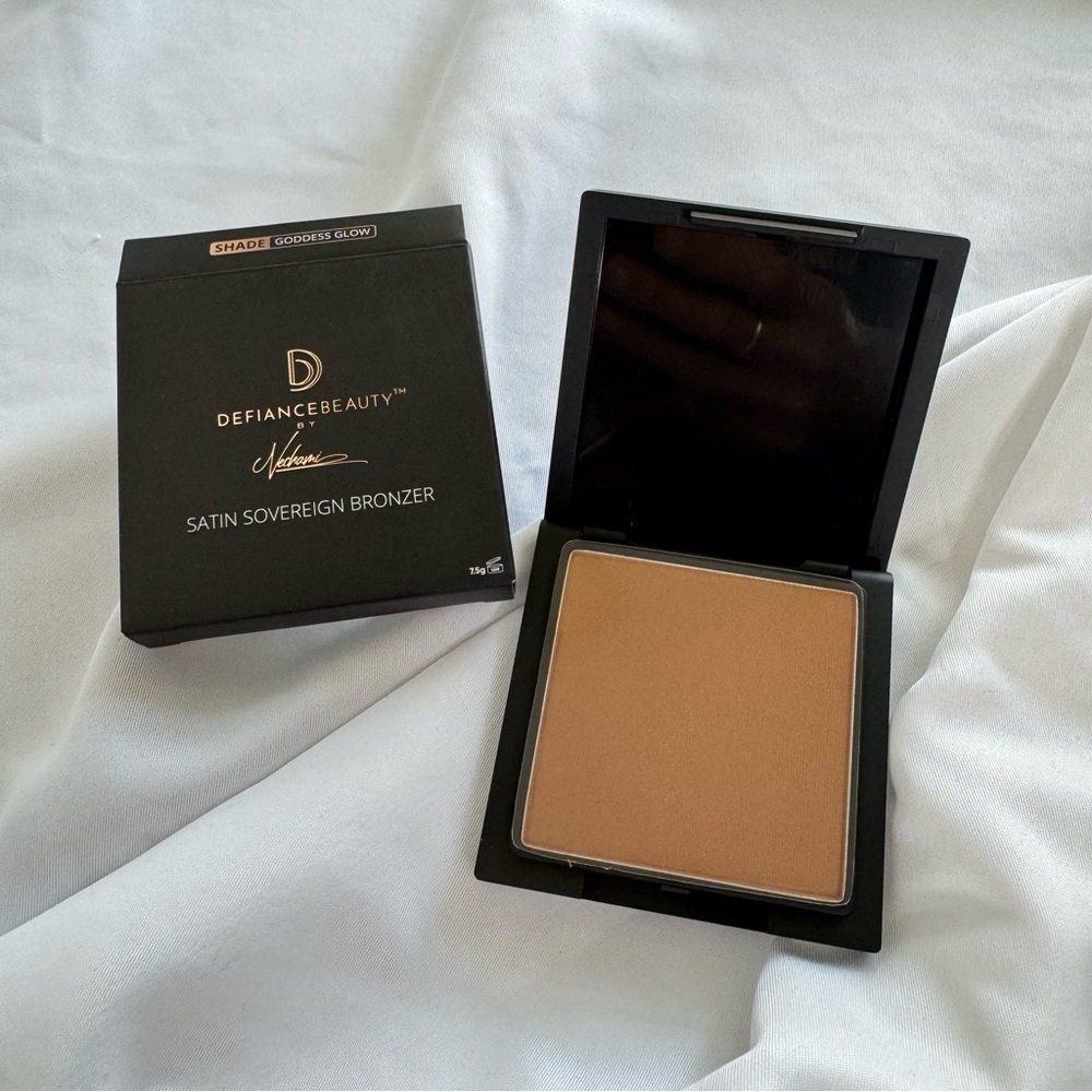 Defiance Beauty Satin Sovereign Bronzer -Goddess Glow